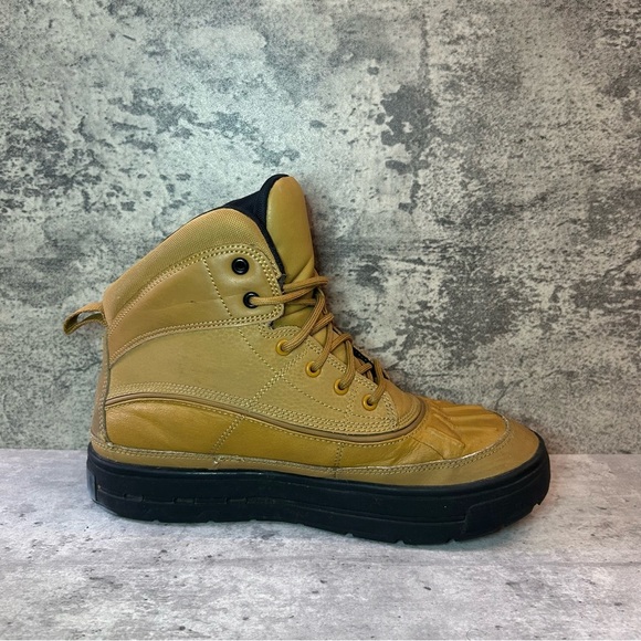 Nike ACG Boots Womens sz 8 (6.5Y) - tan/black - Picture 2 of 6